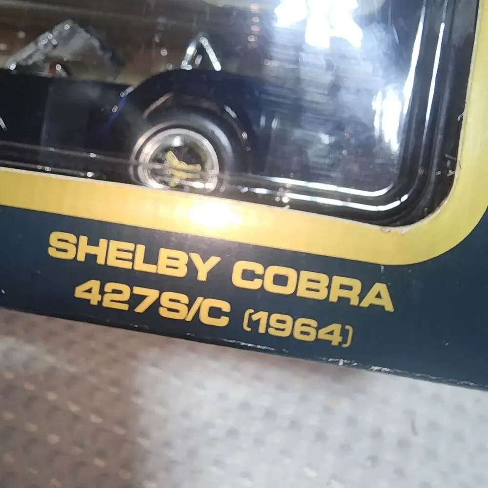 ROAD TOUGH NIB SHELBY COBRA 427 S/C 1864 DIE CAST COLLECTIBLE CAR